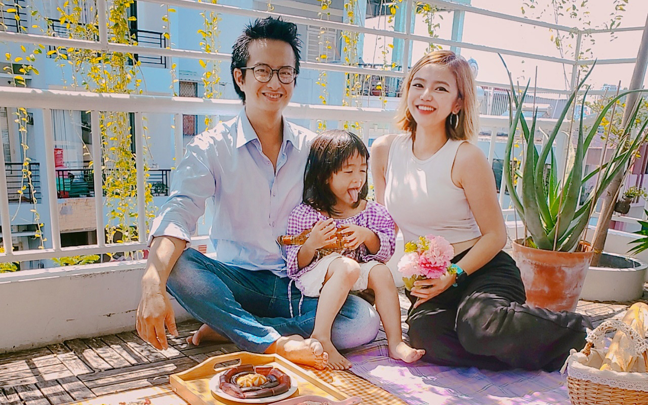 Chi 600k là gia đình 3 người mê xê dịch ở Sài Gòn đã có chuyến "du lịch" ngay tại nhà trong mùa dịch