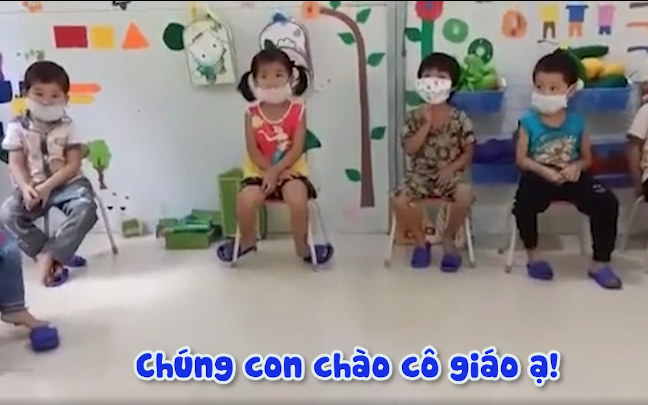 Học sinh mầm non trở lại lớp sau nghỉ dịch có màn chào hỏi bá đạo khiến cô giáo muốn sang chấn tâm lý