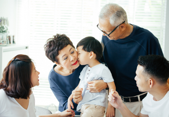 Hơn 2 tháng giãn cách xã hội, tôi nhớ ba mẹ, các cháu nhớ ông bà, nhưng chẳng thể nào gặp mặt - Ảnh 1.