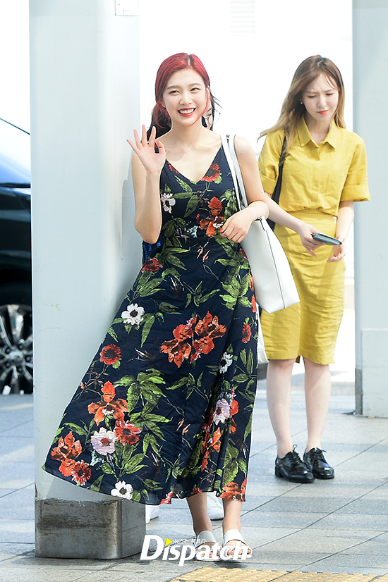 Joy có style sân bay xấu nhất Red Velvet: Thường xuyên lên đồ vừa sến vừa già như "bà thím", chị em xem mà rút kinh nghiệm - Ảnh 7.
