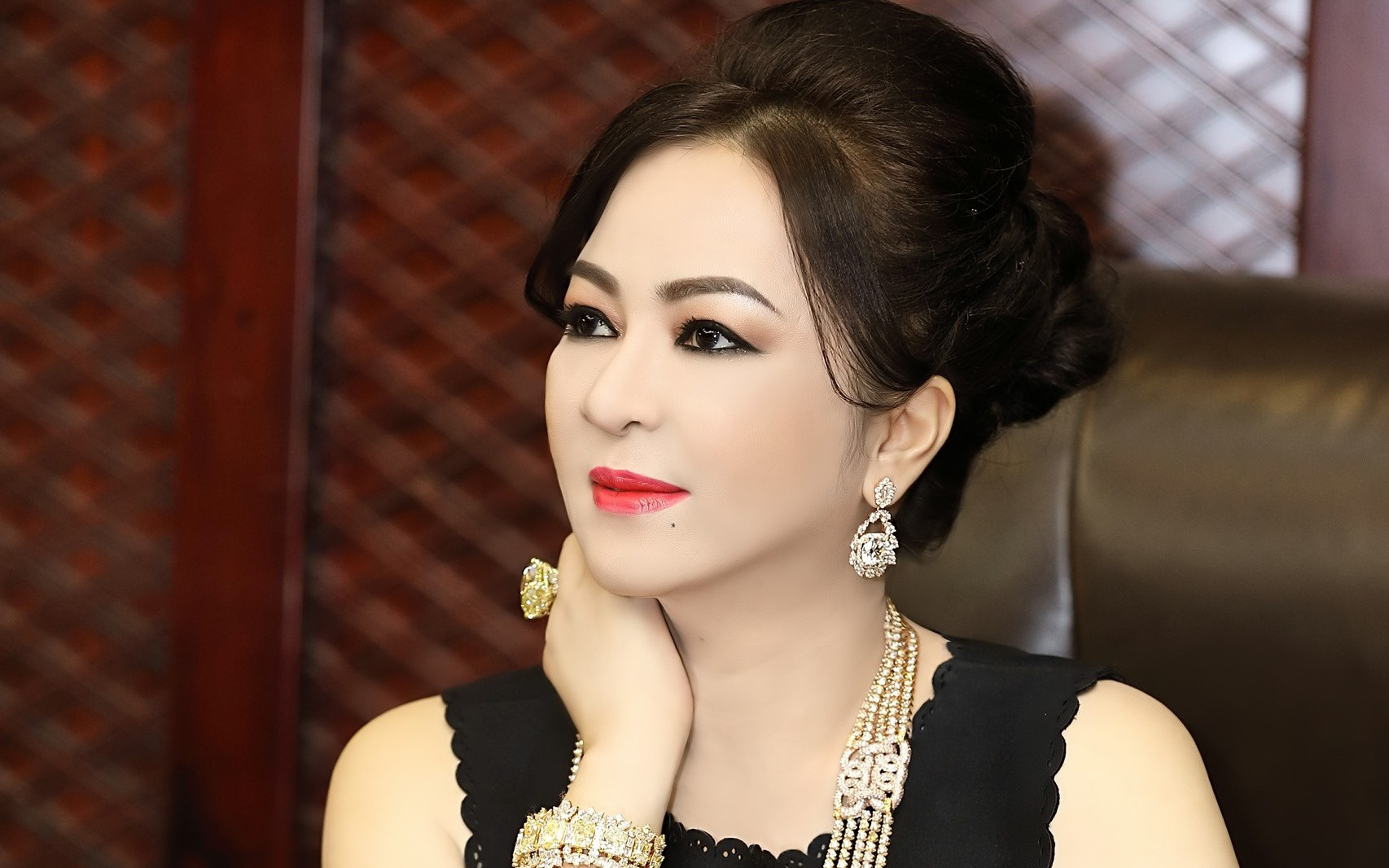 Bà Phương Hằng - CEO Đại Nam chia sẻ khi cố ca sĩ Phi Nhung mất "chúng ta hãy cầu cho cô ấy ra đi cho thanh thản" 