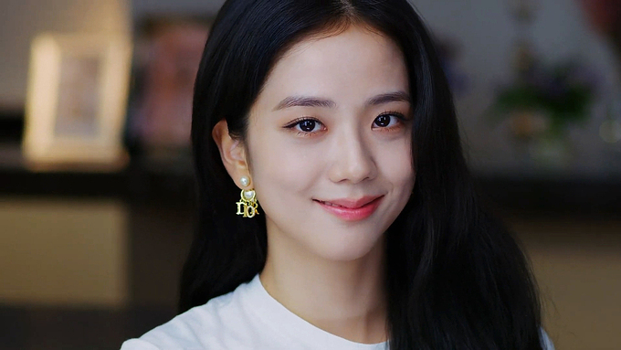 Jisoo già nua Nhược điểm nhan sắc "trí mạng" của Jisoo, makeup sơ sẩy là già ngay chục tuổi, lộ visual lão hóa không phanh - Ảnh 9.