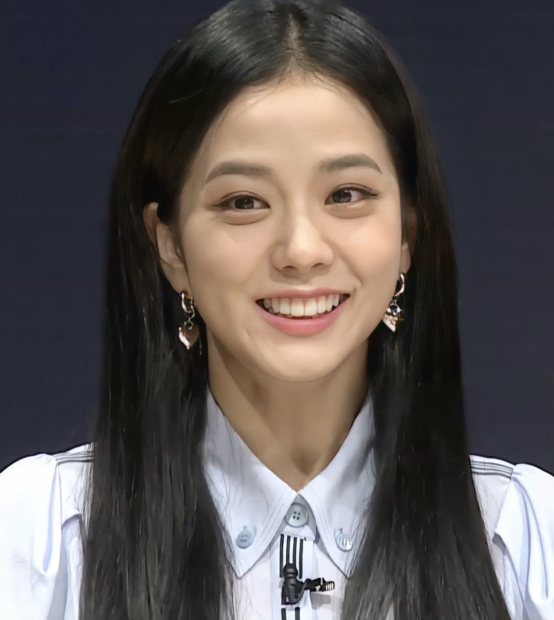 Jisoo già nua Nhược điểm nhan sắc "trí mạng" của Jisoo, makeup sơ sẩy là già ngay chục tuổi, lộ visual lão hóa không phanh - Ảnh 3.