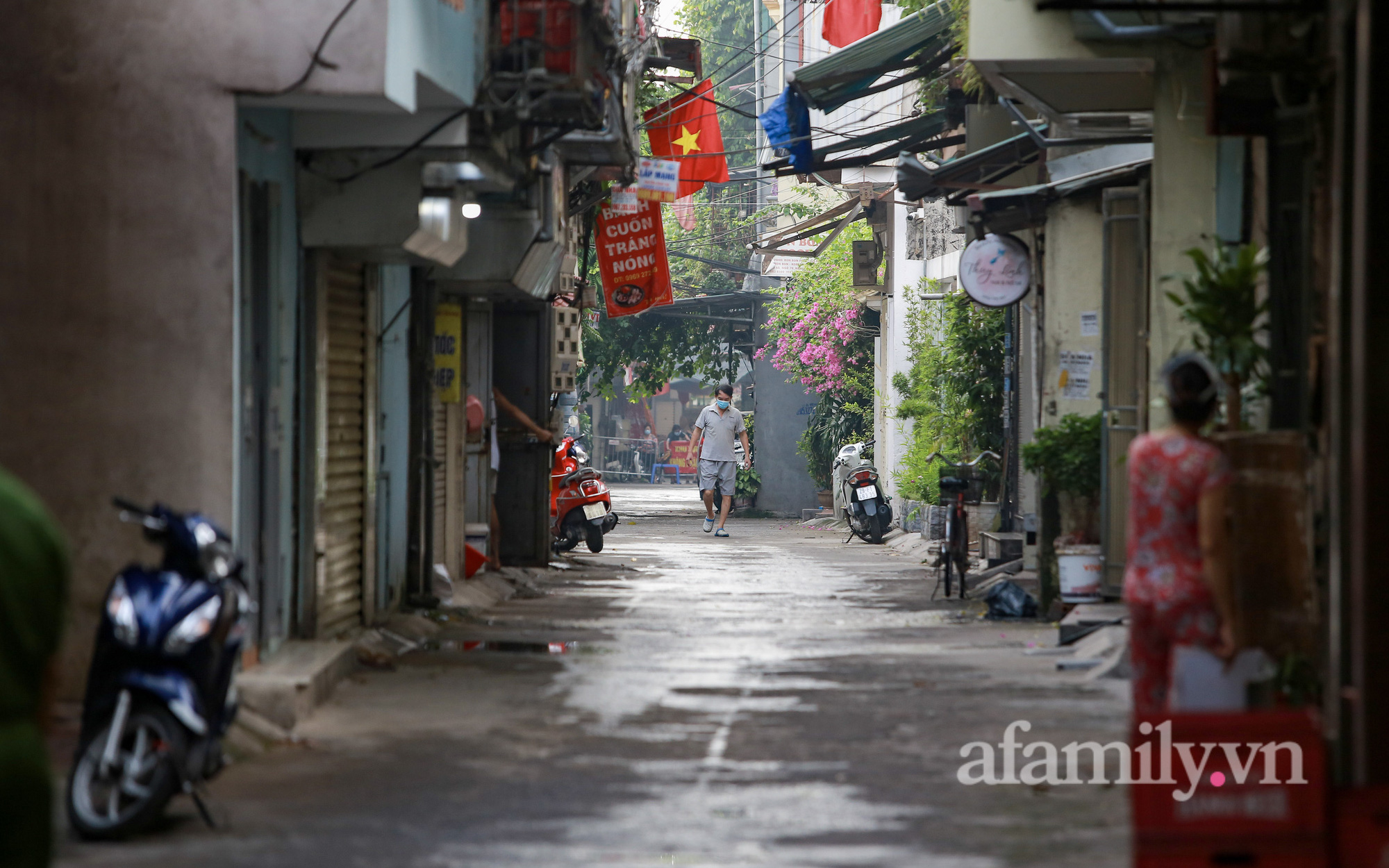 Hà Nội: Thiết lập 3 vòng cách ly y tế, lắp camera giám sát khu vực 4.000 dân vì người phụ nữ bán bún ốc dương tính SARS-CoV-2