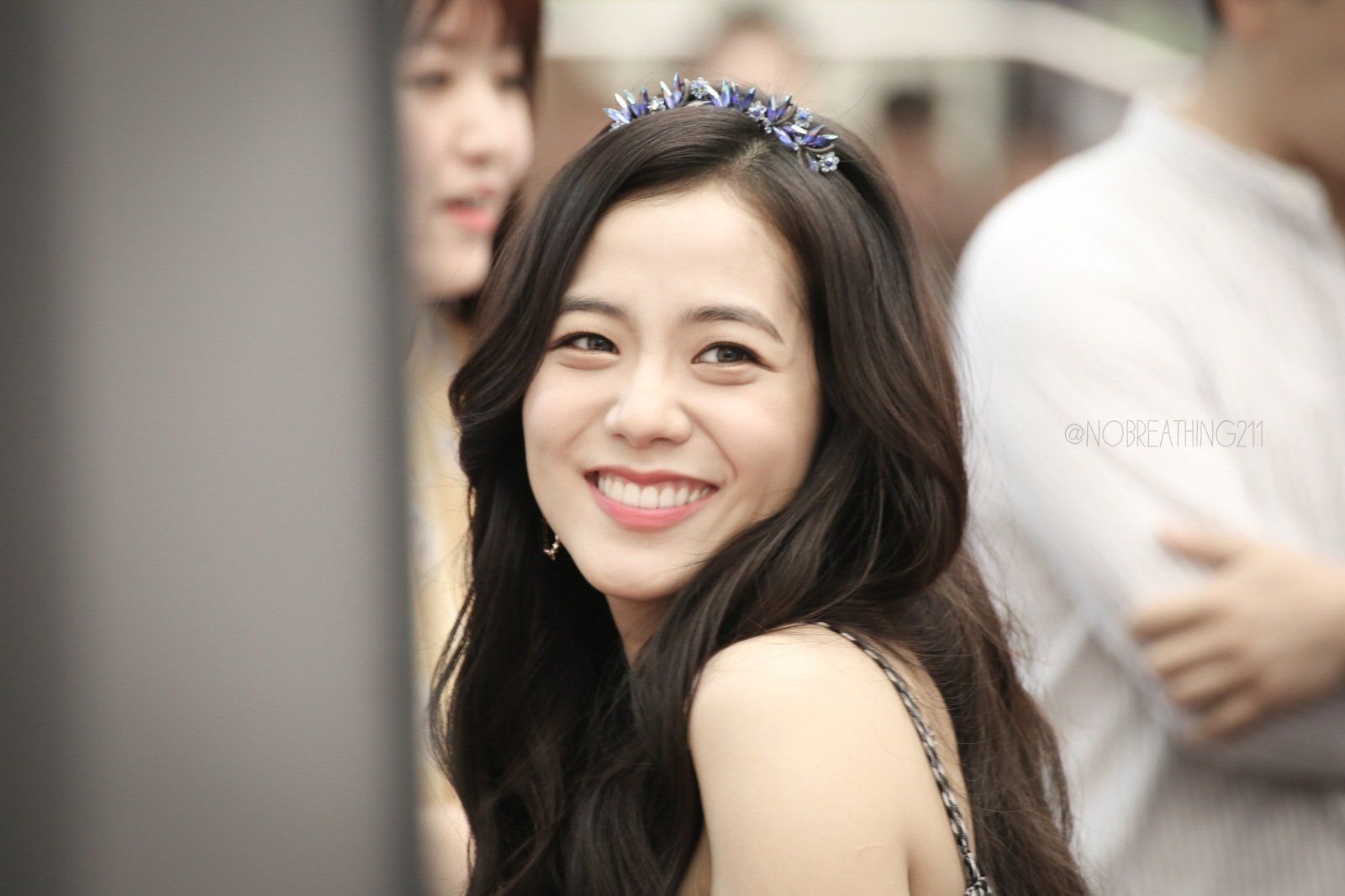 Jisoo già nua Nhược điểm nhan sắc "trí mạng" của Jisoo, makeup sơ sẩy là già ngay chục tuổi, lộ visual lão hóa không phanh - Ảnh 6.