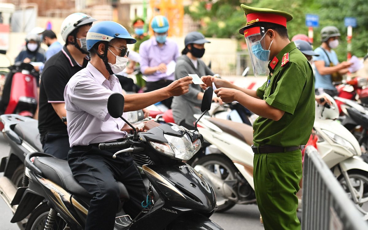 Hà Nội dự kiến 6 nhóm đối tượng được cấp giấy đi đường trong thời gian tới