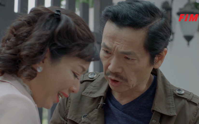 Mặt nạ hạnh phúc: Nghe bà Trang (NSƯT Chiều Xuân) tiết lộ ông Huấn (NSND Trung Anh) là bố đẻ của Hà Vy, mẹ chồng đột quỵ rồi mất