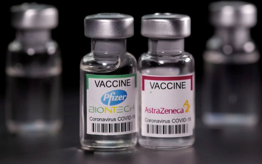 Tiêm trộn mũi 1 là vắc-xin Moderna với mũi 2 là Pfizer có làm giảm hiệu quả hay dễ gặp tác dụng phụ hơn không?