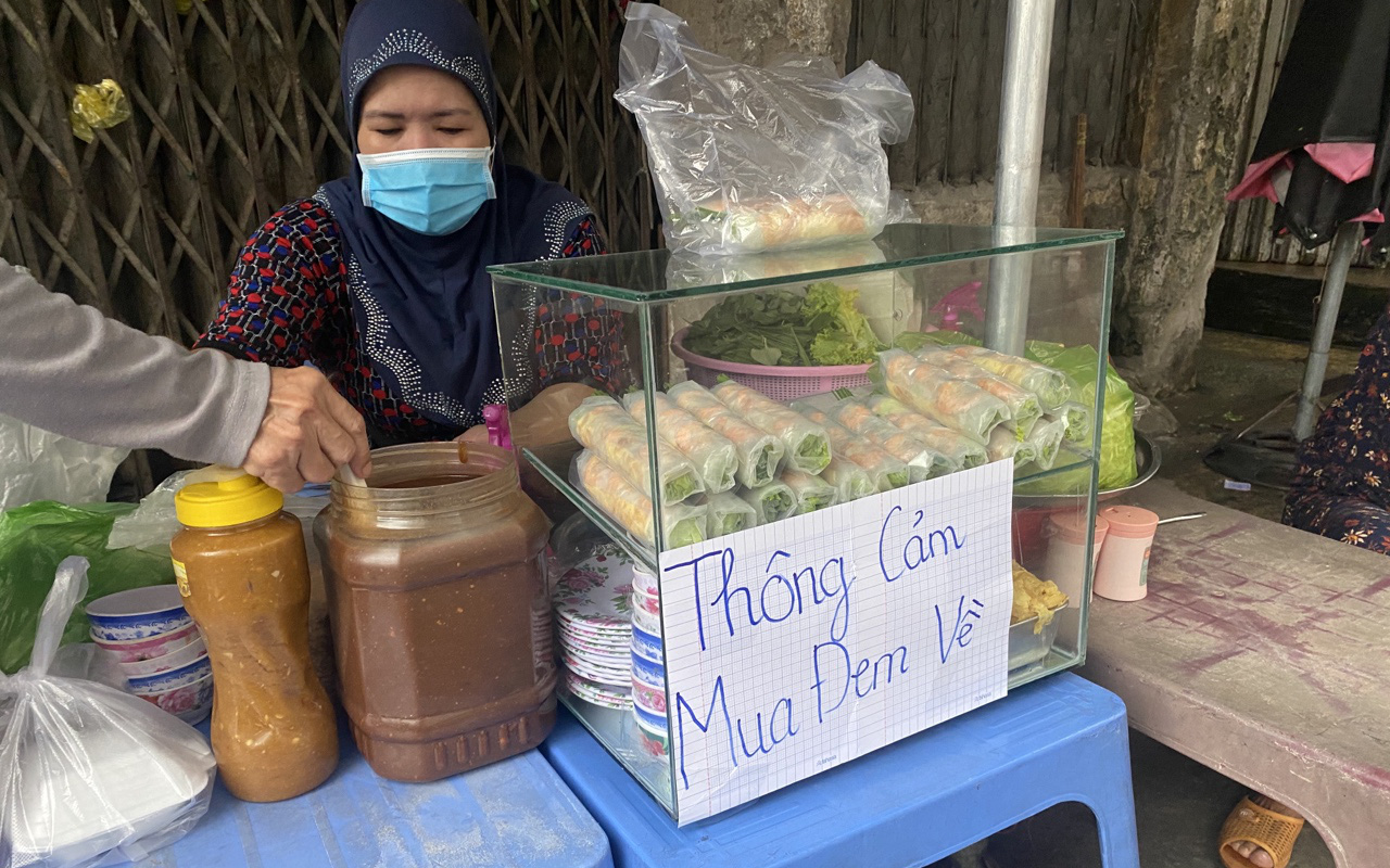 NÓNG: TP.HCM cho phép hàng quán kinh doanh ăn uống hoạt động trở lại, chỉ bán mang về