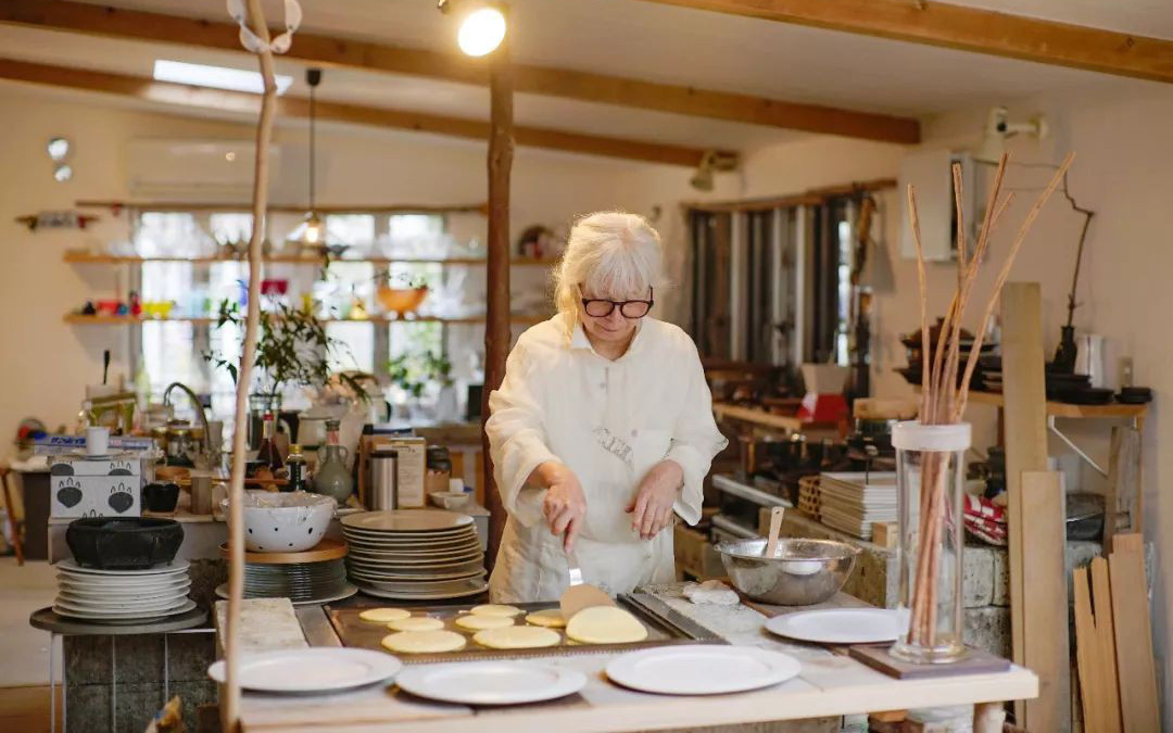 Ngôi nhà thôn quê ở Nhật Bản của cụ bà 76 tuổi yêu thích đọc sách, nấu ăn, sống gần thiên nhiên