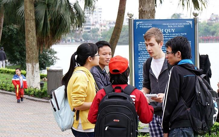 Anh Tây được dạy 1 câu Tiếng Việt ngắn: Mới đầu chẹp miệng tưởng vô nghĩa, hóa ra "bậc thầy ngôn ngữ" mới hiểu!