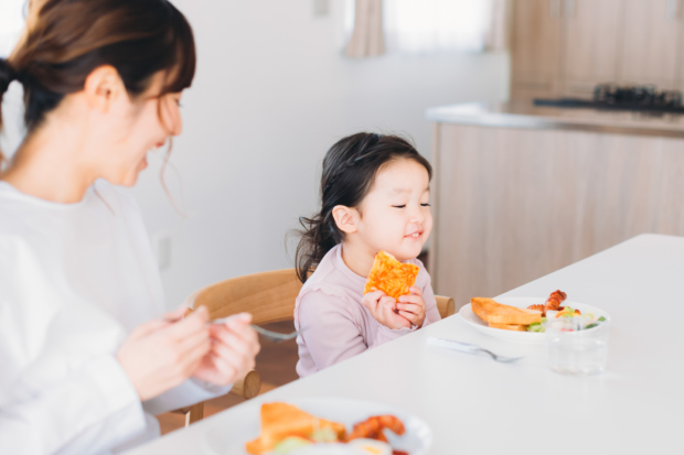 Bố mẹ lùn nhưng con gái 4 tuổi đã cao 110cm, bác sĩ khen ngợi gia đình đã làm đúng 3 yếu tố  - Ảnh 3.