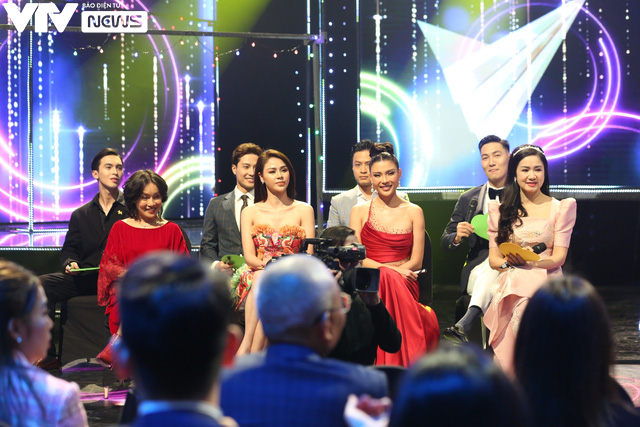Hồng Diễm hé lộ lý do không được phát biểu ở VTV Awards, fan chúc mừng nhưng cũng tiếc cho NSND Thu Hà - Ảnh 2.