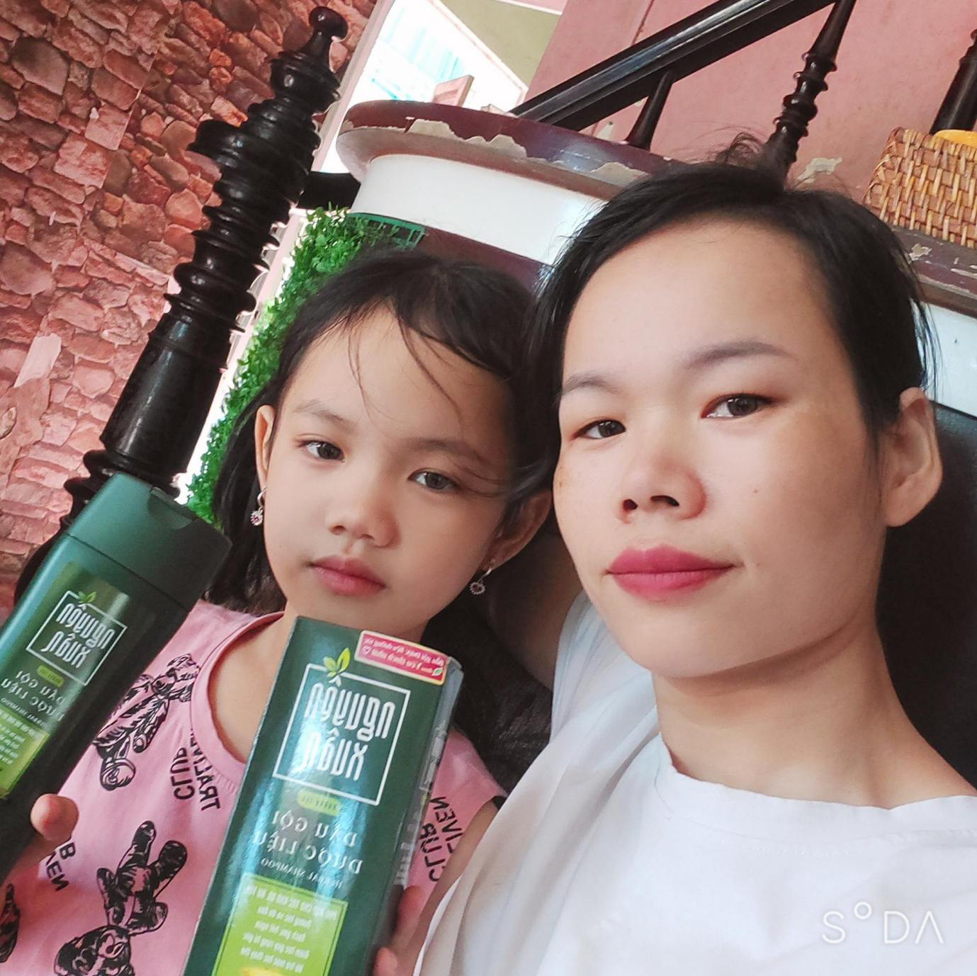 Nguyên Xuân - Dầu gội dược liệu nhận được cơn mưa lời khen từ hội chị em - Ảnh 2.