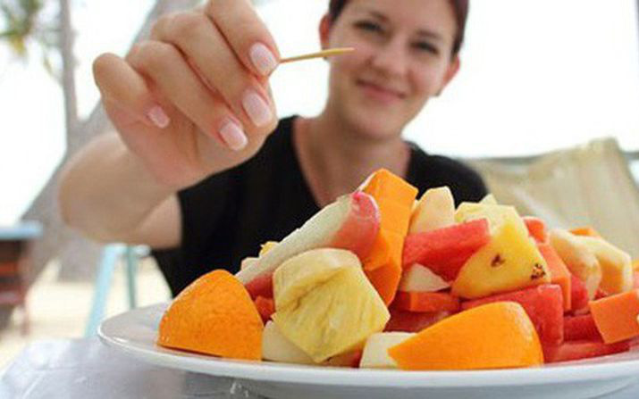 Người phụ nữ ăn trái cây để giảm cân, nào ngờ mắc bệnh tiểu đường nặng, cảnh báo kiểu ăn trái cây &quot;độc&quot; cực kỳ với sức khỏe