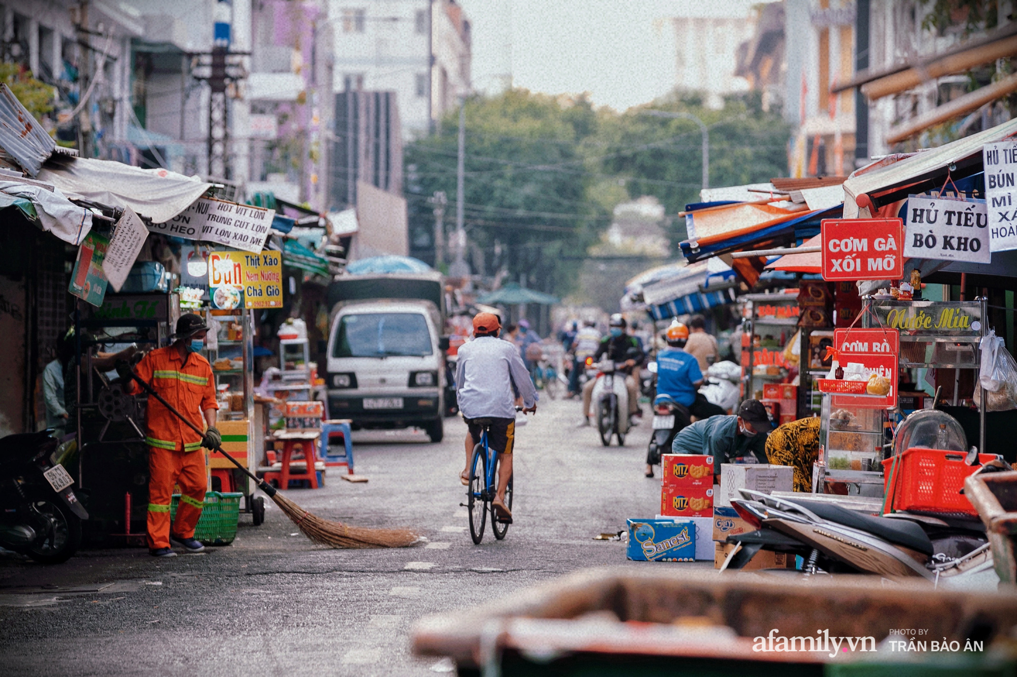 Tiểu thương chợ cũ Tôn Thất Đạm "buồn hiu" chờ thông tin chính thức giải tỏa, có người "lẫy hờn" không muốn nhắc - Ảnh 8.