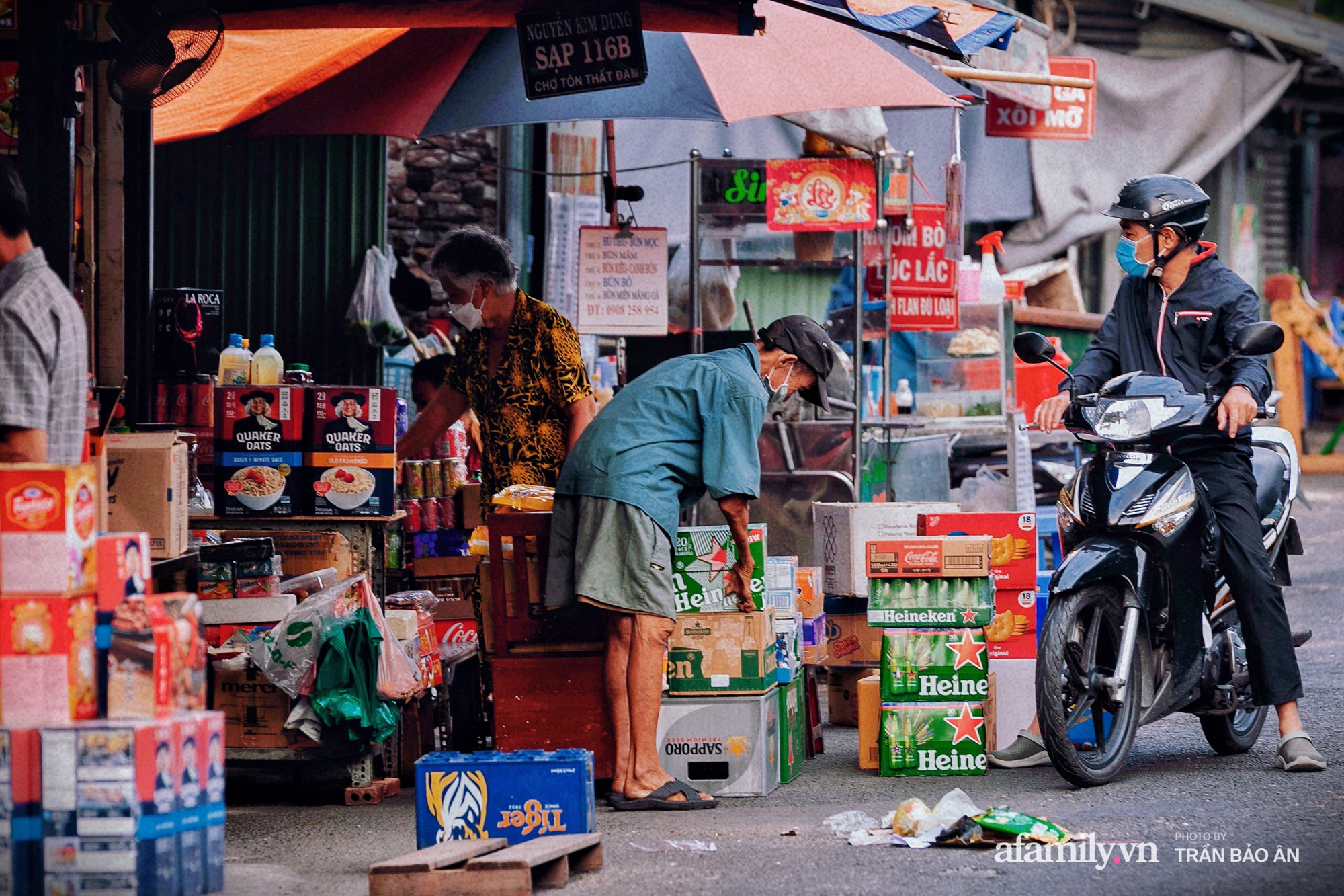 Tiểu thương chợ cũ Tôn Thất Đạm "buồn hiu" chờ thông tin chính thức giải tỏa, có người "lẫy hờn" không muốn nhắc - Ảnh 5.