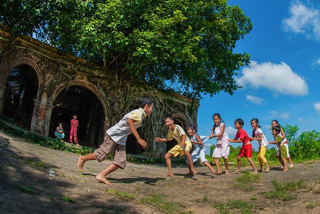 Những trò chơi dân gian vui, bổ ích, mang đậm nét truyền thống của dân tộc cho trẻ trong dịp Tết - Ảnh 2.