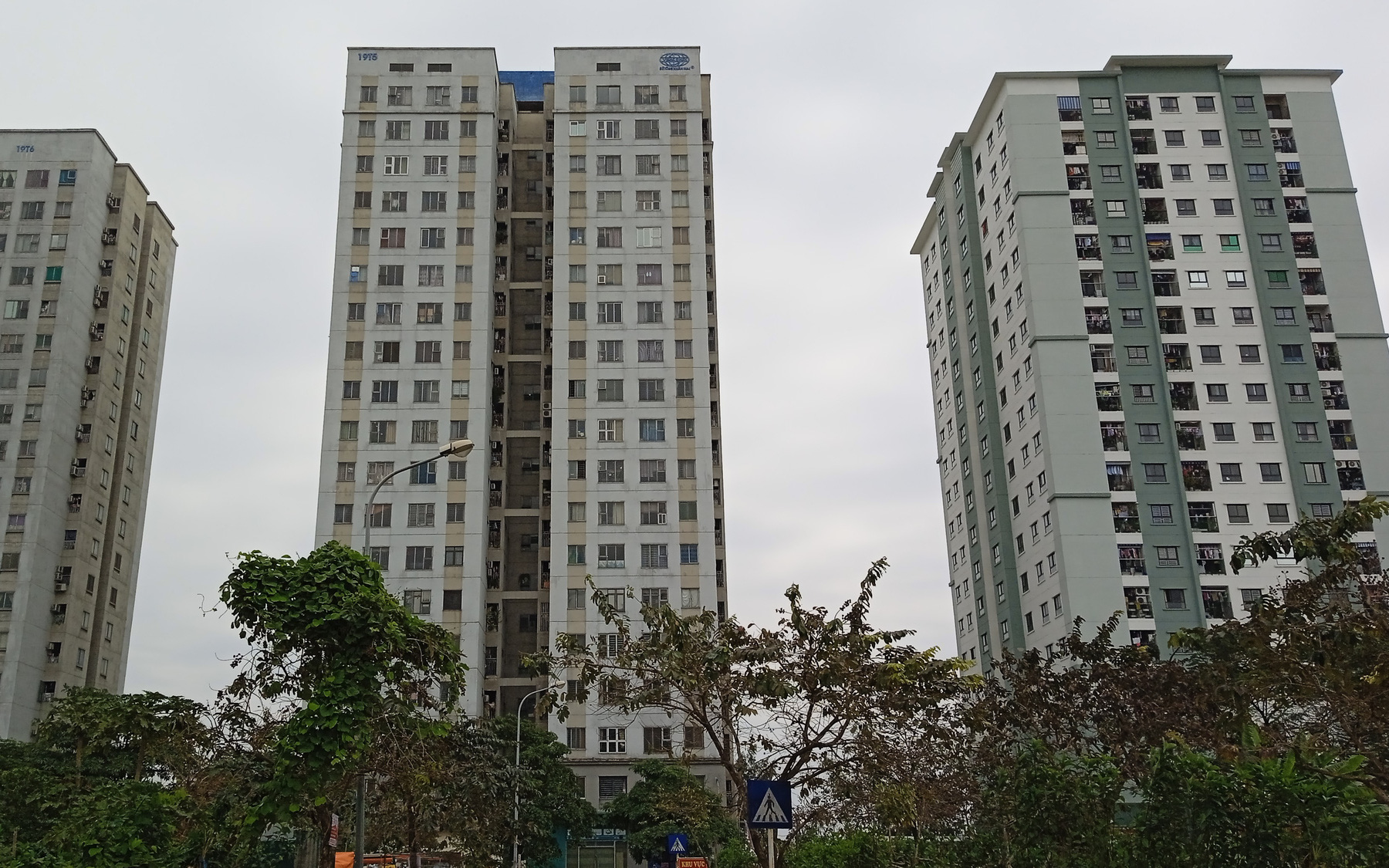 Vụ chung cư cho người thu nhập thấp vừa bàn giao đã bị phản đối ở Hà Nội: CĐT ra "tối hậu thư" buộc cư dân ký hợp đồng điện ngoài ý muốn, nếu không sẽ cắt điện