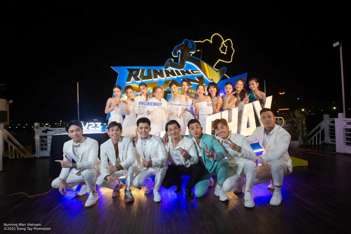 Dàn cast Running Man Vietnam lên đồ siêu đẹp, nổi bật trên du thuyền tại Hạ Long - Ảnh 1.