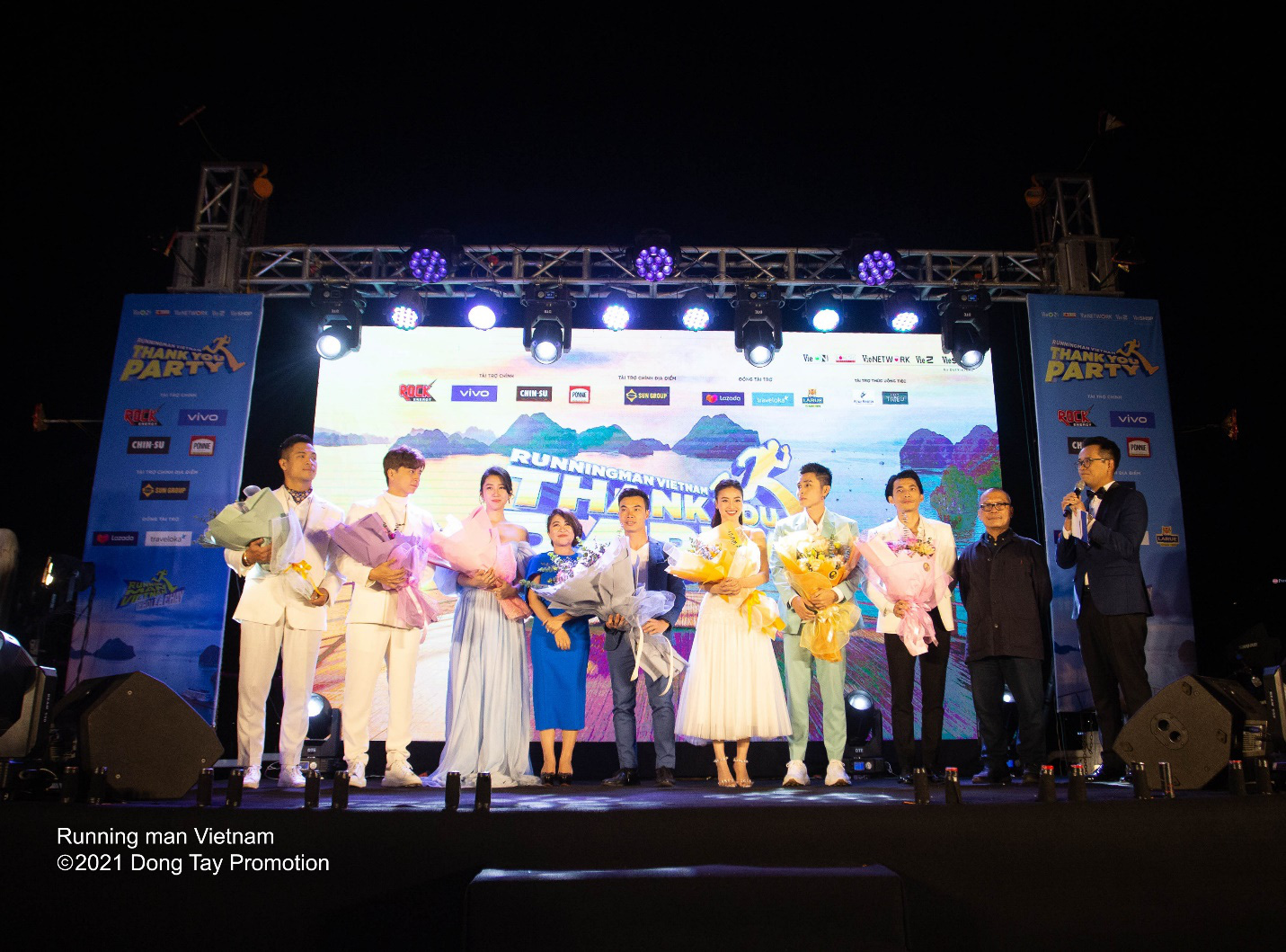 Dàn cast Running Man Vietnam lên đồ siêu đẹp, nổi bật trên du thuyền tại Hạ Long - Ảnh 3.