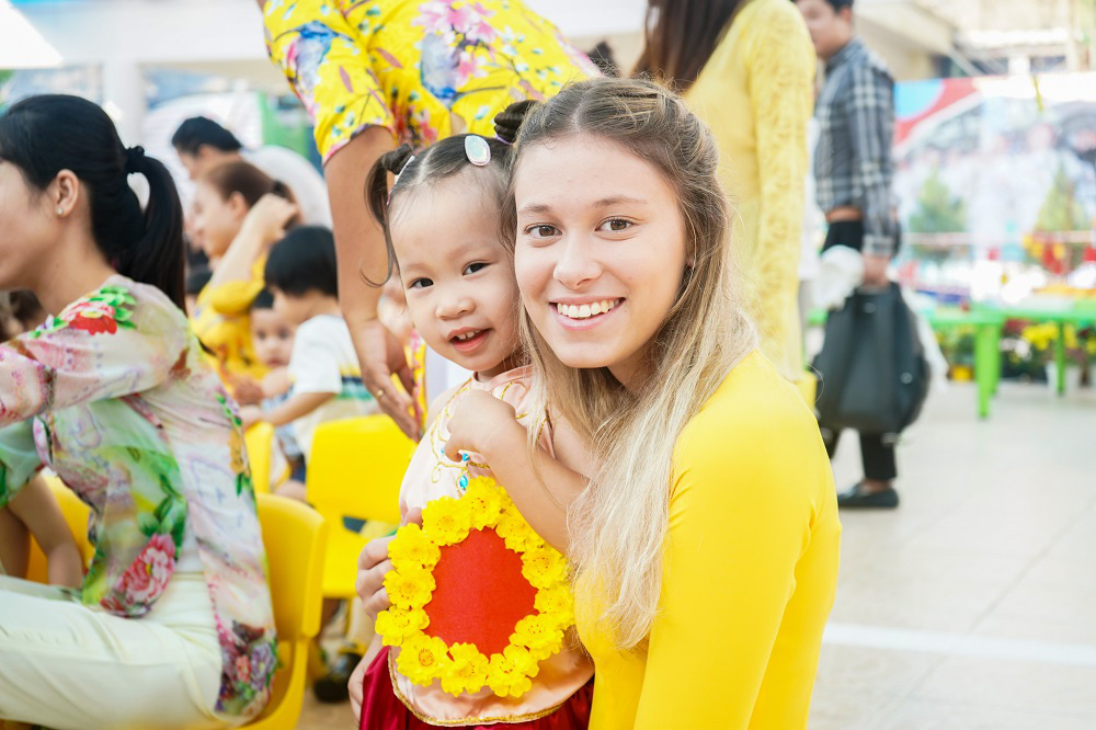 Tết Việt trong mắt giáo viên nước ngoài tại Royal School: Ấm áp không khí sum vầy - Ảnh 1.
