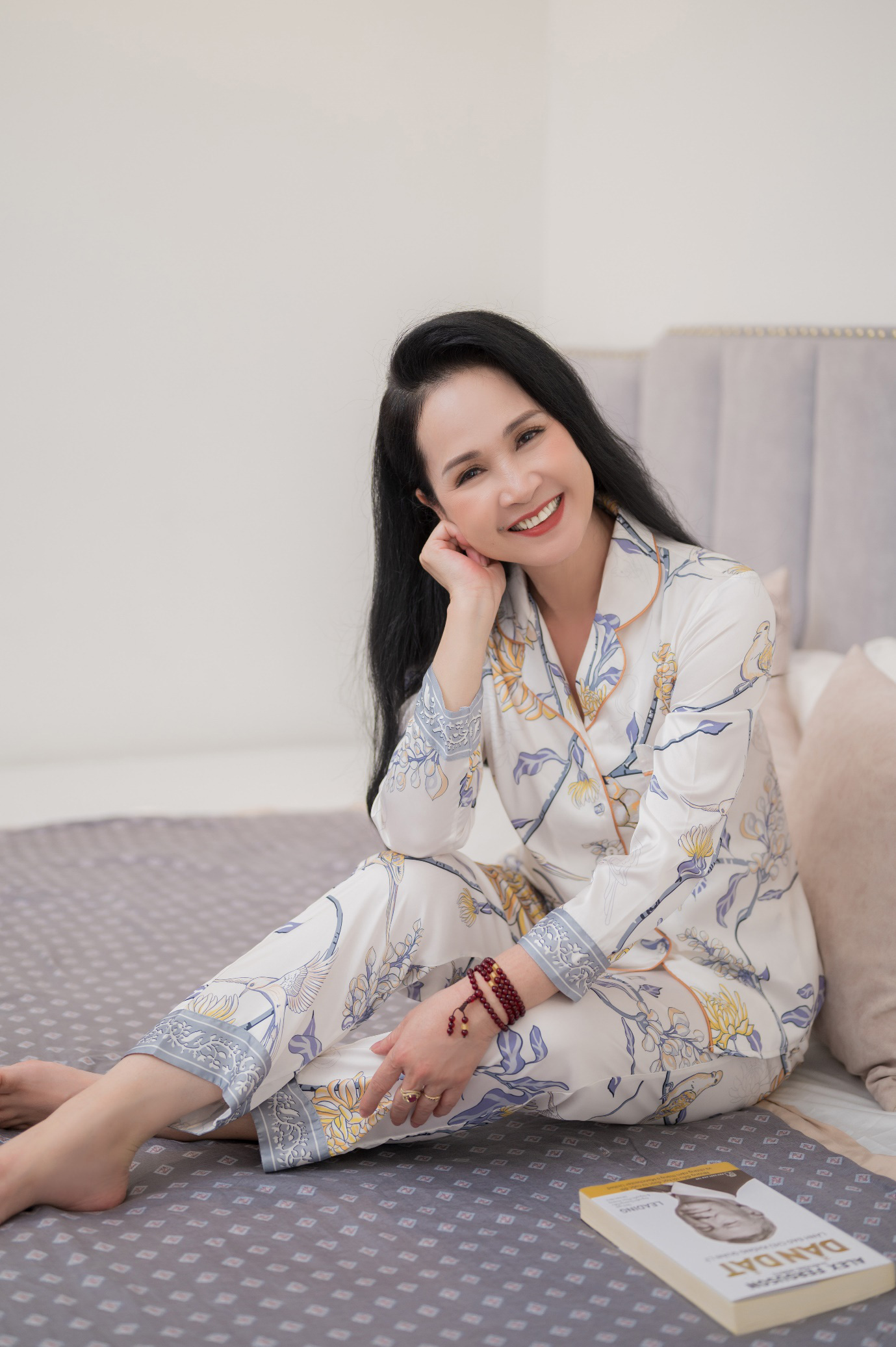 “Mẹ chồng quốc dân” - NSND Lan Hương gợi ý các tiêu chí chọn đồ bộ mặc nhà - Ảnh 2.