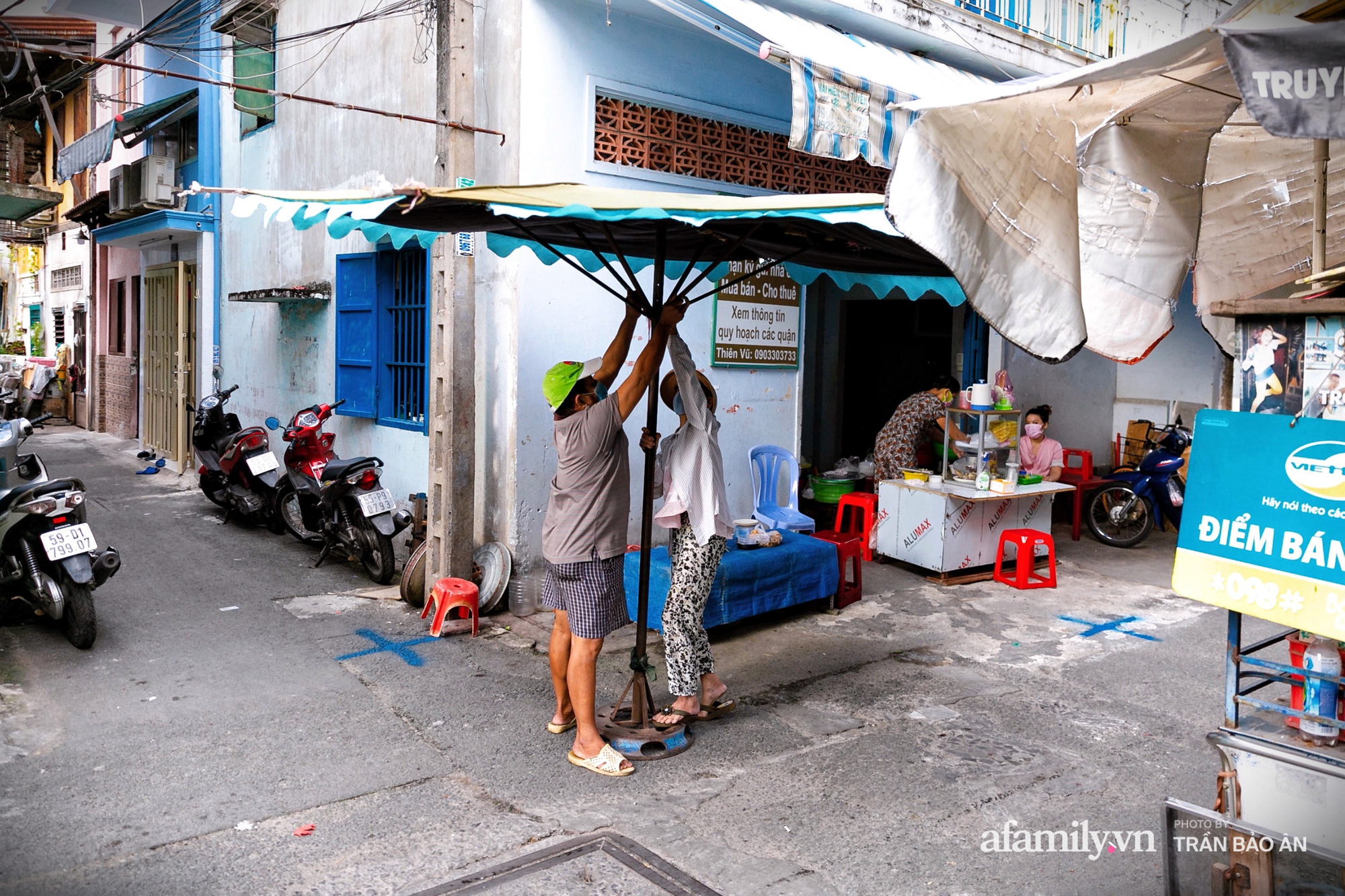 Hàng bánh ướt &quot;mua nhiêu cũng bán&quot; suốt 50 năm, có tiếng như bữa cơm nhà &quot;nuôi&quot; con nít trong xóm từ nhỏ đến khi lên đại học - Ảnh 10.