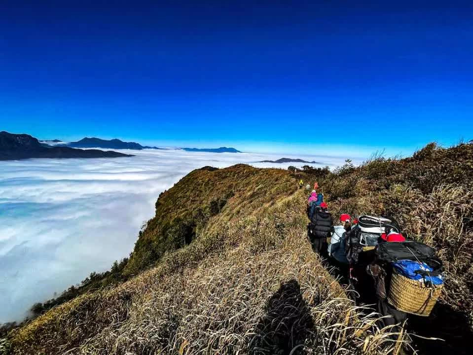 Trekking Lảo Thẩn - &quot;toạ độ săn mây&quot; đẹp nhất chốn Tây Bắc chỉ với 1 triệu đồng và những điều thứ cần chuẩn bị - Ảnh 3.