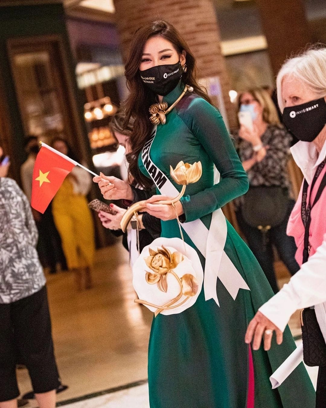 Khánh Vân: Nàng hậu diện áo dài đẹp nhất Hoa hậu Hoàn vũ Việt Nam - Ảnh 3.