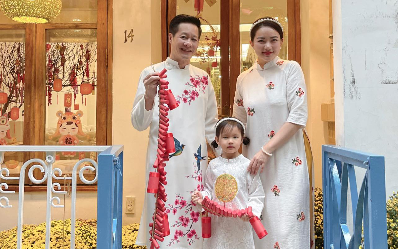 Khoe khoảnh khắc gia đình đón năm mới, nhan sắc cùng vóc dáng hậu giảm cân của Phan Như Thảo chiếm "spotight"