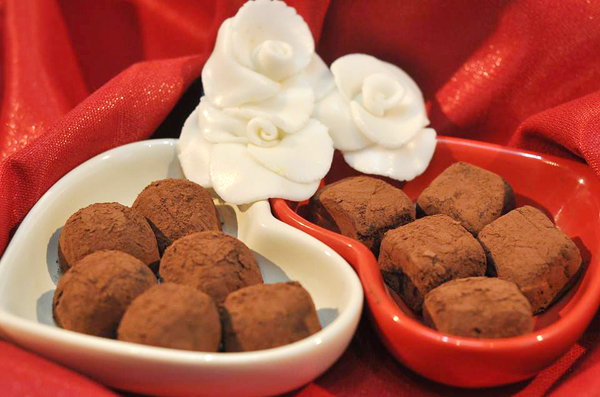 Dùng bánh Choco-Pie làm sô-cô-la cực đơn giản, 5 phút là xong mà thành phẩm ngon lạ xuất sắc! - Ảnh 1.