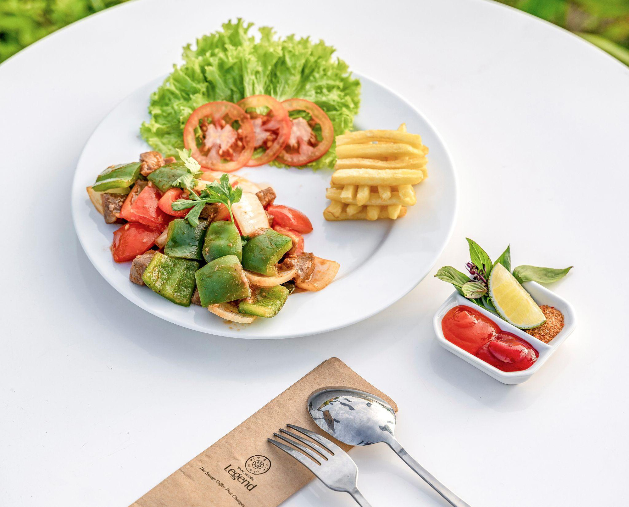 Sự hấp dẫn bên trong không gian cafe Trung Nguyên Legend Quảng Bình - Ảnh 4.