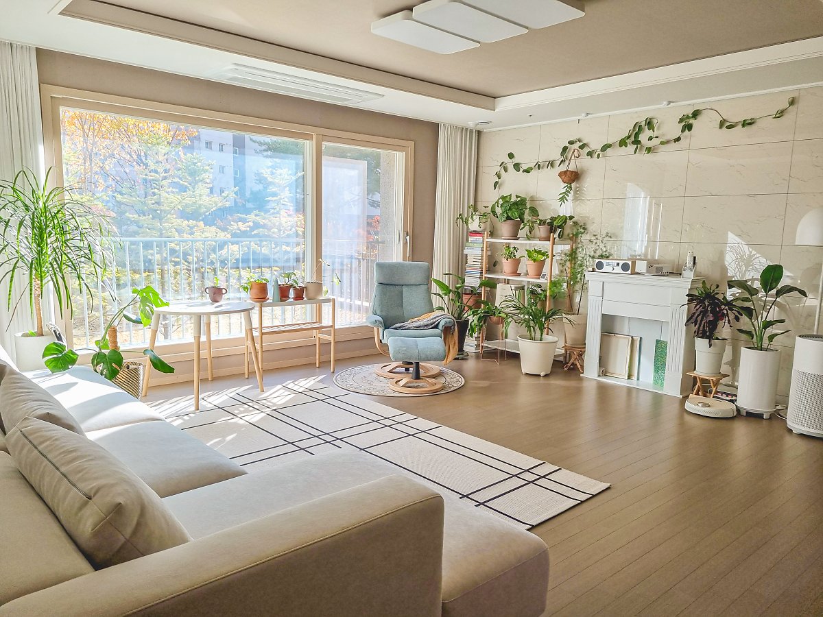 Thiết kế căn hộ theo phong cách tối giản, mẹ bỉm sữa Hàn Quốc biến phòng khách thành không gian vui chơi “đã đời” cho bé - Ảnh 1.