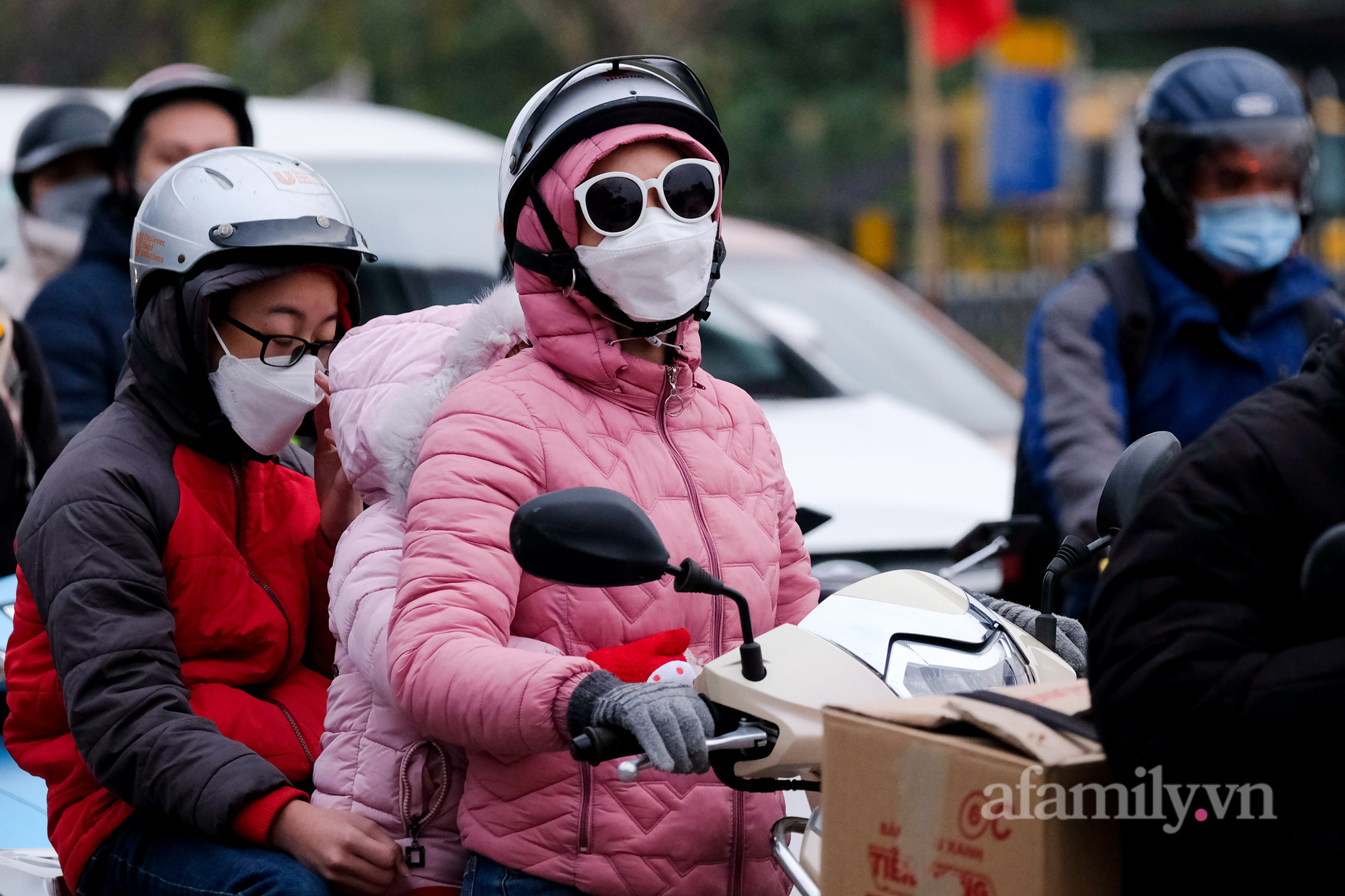 Chưa kết thúc nghỉ Tết, người dân lỉnh kỉnh mang gà vịt rời quê ra Thủ đô, cao tốc Pháp Vân - Cầu Giẽ ùn tắc kéo dài - Ảnh 12.