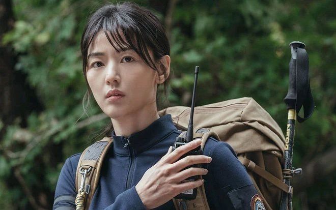 Jeon Ji Hyun bị thương hiệu hợp tác 8 năm "phản bội" không gia hạn hợp đồng vì phim flop thảm hại