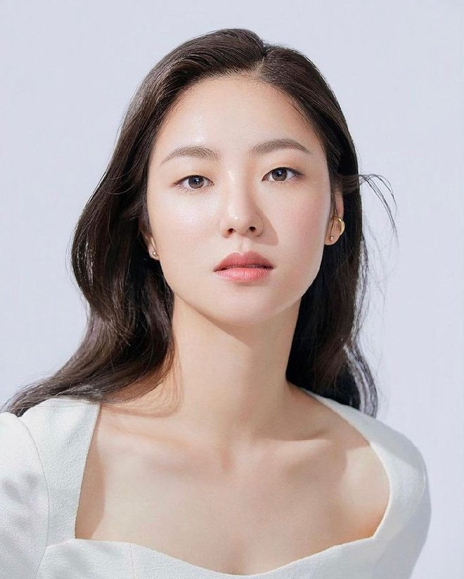 Hội mỹ nhân &quot;xuống tóc&quot; đóng phim: Song Hye Kyo được khen như nữ sinh, bạn gái Song Joong Ki bị chê kém sắc - Ảnh 15.