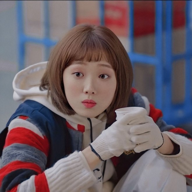 Hội mỹ nhân &quot;xuống tóc&quot; đóng phim: Song Hye Kyo được khen như nữ sinh, bạn gái Song Joong Ki bị chê kém sắc - Ảnh 9.