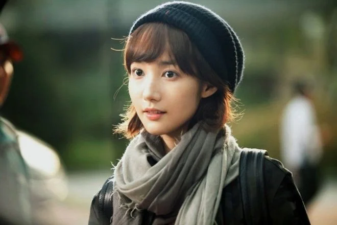 Hội mỹ nhân &quot;xuống tóc&quot; đóng phim: Song Hye Kyo được khen như nữ sinh, bạn gái Song Joong Ki bị chê kém sắc - Ảnh 20.