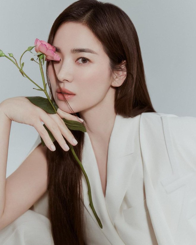 Hội mỹ nhân &quot;xuống tóc&quot; đóng phim: Song Hye Kyo được khen như nữ sinh, bạn gái Song Joong Ki bị chê kém sắc - Ảnh 29.