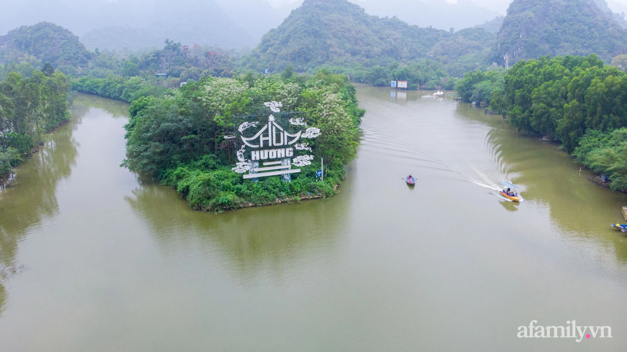 Du khách cần lưu ý gì khi đến chùa Hương - Ảnh 1.