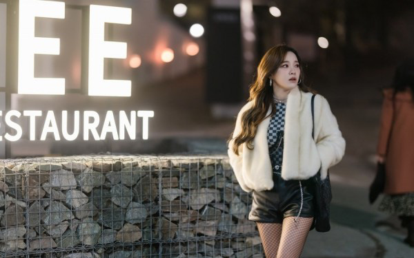 Sốt với gu thời trang của Kim Se Jeong trong Hẹn hò chốn công sở: Ai cũng có thể mặc đẹp lộng lẫy