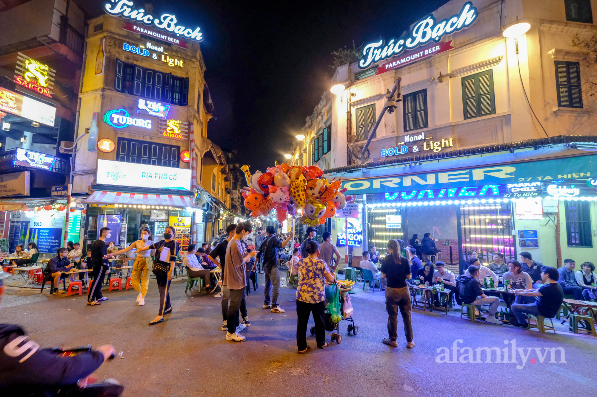 Đêm đầu tiên Hà Nội cho phép nhà hàng, quán ăn được hoạt động sau 21h: Phố 