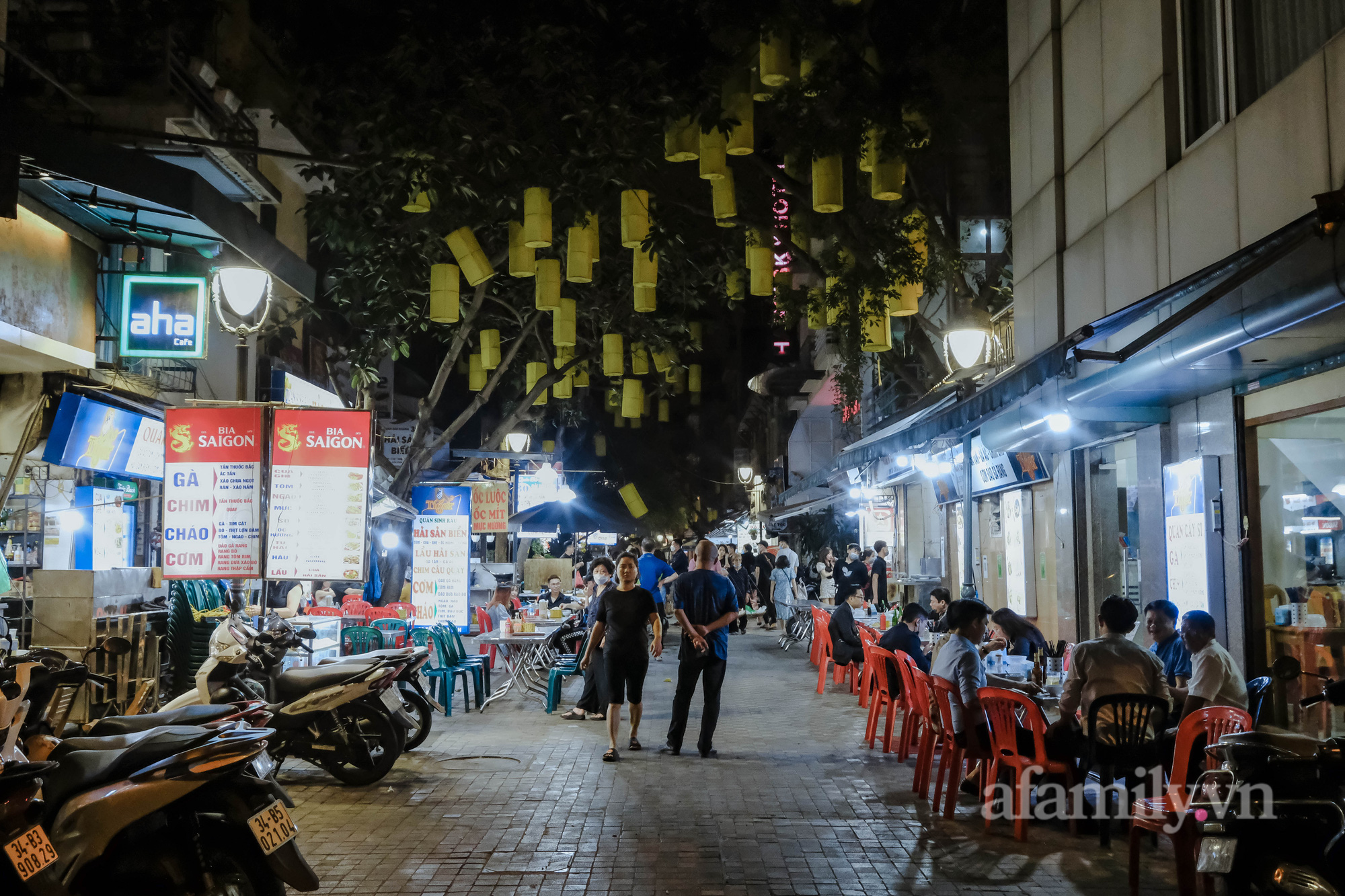 Đêm đầu tiên Hà Nội cho phép nhà hàng, quán ăn được hoạt động sau 21h: Phố 