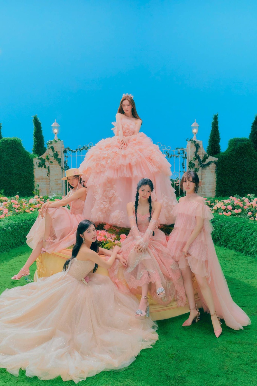 Biến áo thảm họa thành đồ tôn dáng đỉnh cao, stylist của Red Velvet lại khiến dân tình "mở mang tầm mắt" - Ảnh 4.