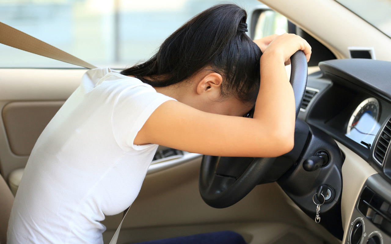 5 sai lầm thường gặp khi lái xe dễ gây tai nạn của các chị em và đây là các cách sửa sai để phụ nữ lái xe ngon lành, thành thạo