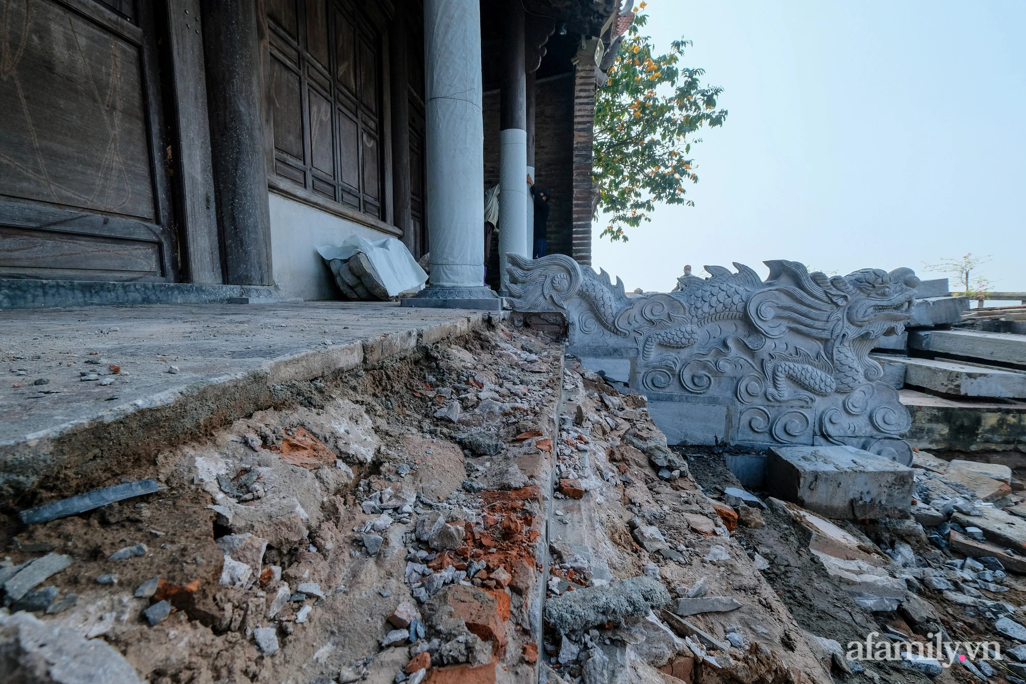 Vụ tu sửa đình Chèm cổ 2000 năm tuổi ở Hà Nội: Bên trong đoàn công tác 