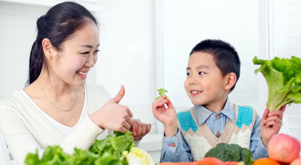 Cha mẹ cần "nằm lòng" 3 NGUYÊN TẮC khen ngợi nếu muốn con rạng danh trong tương lai, đường đời bớt gập ghềnh - Ảnh 2.