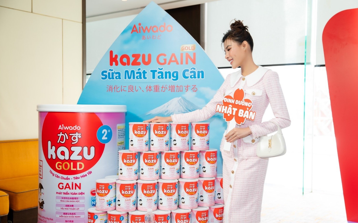 Diễn viên Thúy Diễm & cộng đồng Hotmoms chọn sữa mát tăng cân Kazu Gain Gold cho con tiêu hóa tốt & tăng cân chuẩn