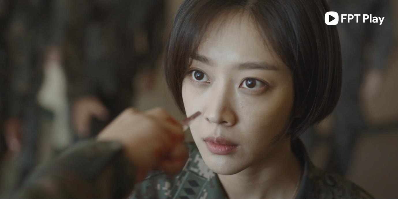 Jo Bo Ah cực ngầu bên trai đẹp Ahn Bo Hyun trong phim Công Tố Viên Quân Sự Do Bae Man trên FPT Play - Ảnh 3.